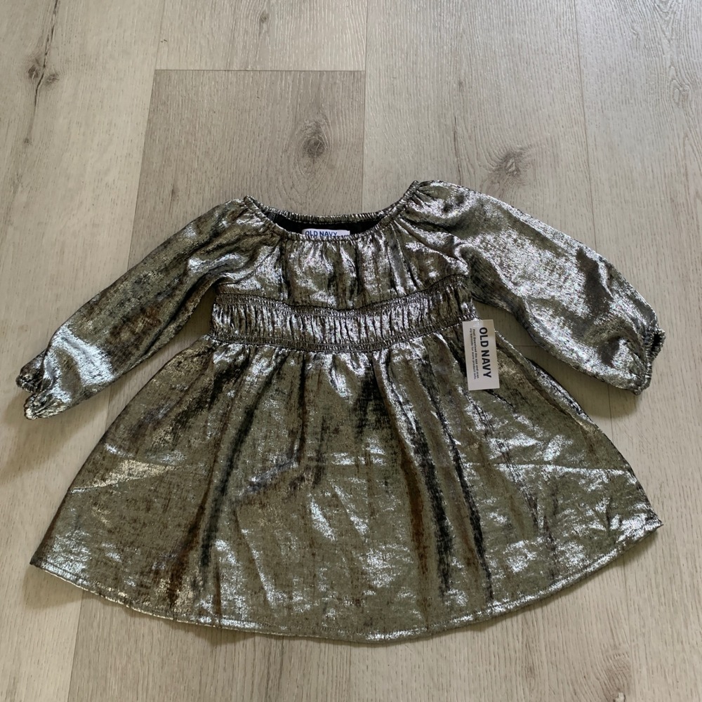 Old Navy Toddler Girls Silver Metallic Smocked Foil Party Dress 12-18 Months NWT